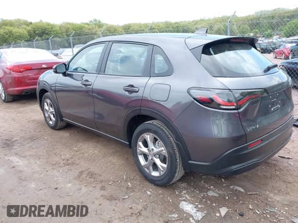 2025 Honda HR-V LX z VIN 3CZRZ2H39SM773258, wystawiony jako IAAI lot #42257067 z przebiegiem 3 815 mil mil oraz . Historia ofert i sprzedaży dostępna na DreamBid. Obrazek 3.