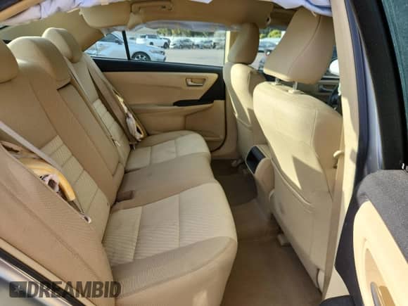 2017 Toyota Camry LE z VIN 4T1BF1FK7HU800073, wystawiony jako Copart lot #86455635 z przebiegiem Nie podano mil oraz Szkoda całkowita • Salvage title. Historia ofert i sprzedaży dostępna na DreamBid. Obrazek 10.