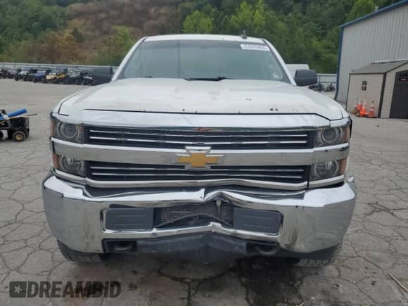 2015 Chevrolet Silverado 2500HD Work Truck z VIN 1GC1KUE86FF607840, wystawiony jako Copart lot #67075855 z przebiegiem 169 607 mil mil oraz Szkoda całkowita • Salvage title. Historia ofert i sprzedaży dostępna na DreamBid. Obrazek 5.