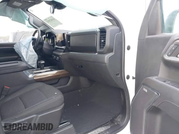 2022 Chevrolet Silverado 1500 RST z VIN 3GCUDEET5NG690627, wystawiony jako IAAI lot #41832932 z przebiegiem 39 435 mil mil oraz . Historia ofert i sprzedaży dostępna na DreamBid. Obrazek 5.