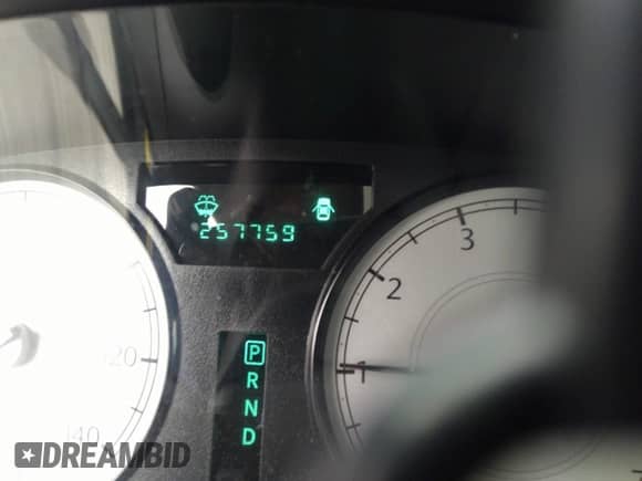 2007 Chrysler 300 Signature z VIN 2C3LA53G77H737769, wystawiony jako IAAI lot #36668043 z przebiegiem 257 759 mil mil oraz . Historia ofert i sprzedaży dostępna na DreamBid. Obrazek 7.