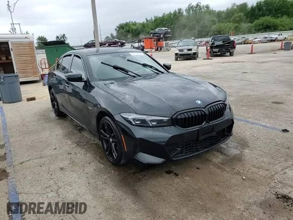2023 BMW 3 Series 330e xDrive z VIN 3MW39FS03P8D42106, wystawiony jako Copart lot #67077235 z przebiegiem 42 116 mil mil oraz Szkoda całkowita • Salvage title. Historia ofert i sprzedaży dostępna na DreamBid. Obrazek 13.