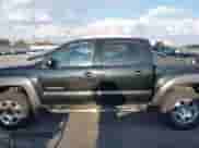 2009 Toyota Tacoma PreRunner z VIN 3TMJU62N89M091663, wystawiony jako IAAI lot #43535767 z przebiegiem 232 580 mil mil oraz . Historia ofert i sprzedaży dostępna na DreamBid. Obrazek 14.