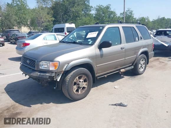 2001 Nissan Pathfinder SE z VIN JN8DR09Y71W599319, wystawiony jako IAAI lot #42962630 z przebiegiem 90 372 mil mil oraz . Historia ofert i sprzedaży dostępna na DreamBid. Obrazek 2.