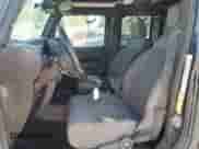 2008 Jeep Wrangler Unlimited Rubicon z VIN 1J8GA69198L550682, wystawiony jako Copart lot #57333575 z przebiegiem 176 224 mil mil oraz Szkoda całkowita • Salvage title. Historia ofert i sprzedaży dostępna na DreamBid. Obrazek 7.