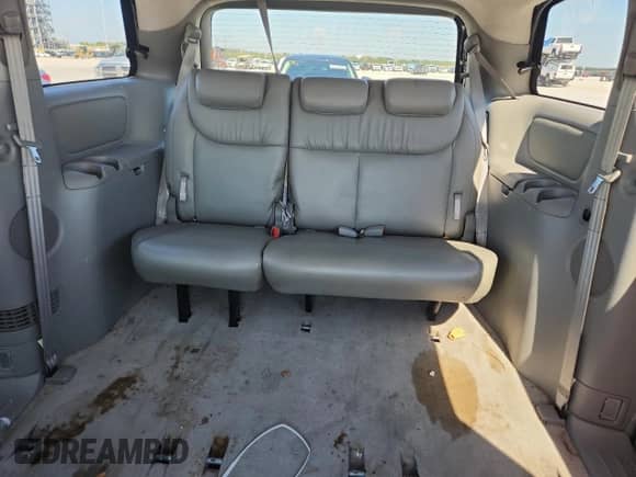 2010 Toyota Sienna CE z VIN 5TDKK4CC1AS339350, wystawiony jako Copart lot #82258545 z przebiegiem 170 742 mil mil oraz Czysty tytuł • Clean title. Historia ofert i sprzedaży dostępna na DreamBid. Obrazek 10.