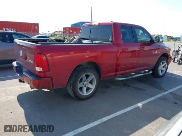 2009 Dodge 1500 SLT z VIN 1D3HV18T59S724011, wystawiony jako IAAI lot #42747656 z przebiegiem 154 039 mil mil oraz . Historia ofert i sprzedaży dostępna na DreamBid. Obrazek 4.