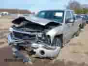 2004 GMC Sierra 1500 SLT z VIN 2GTEK19T741269934, wystawiony jako IAAI lot #41868373 z przebiegiem 185 406 mil mil oraz . Historia ofert i sprzedaży dostępna na DreamBid. Obrazek 18.