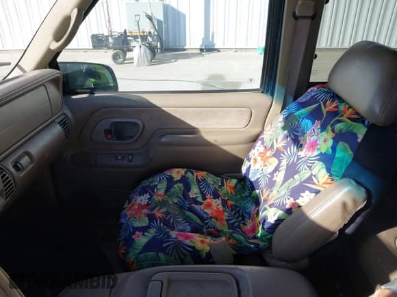 1997 Chevrolet Silverado 1500 with VIN 2GCEK19RXV1115899, listed as a IAAI auction lot 41671682 with 291,289 mi miles and . Bid and sale history available at DreamBid. Image 5.