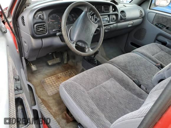 1998 Dodge 1500 z VIN 1B7HF16Z8WS508615, wystawiony jako Copart lot #64791014 z przebiegiem 232 390 mil mil oraz Nie do naprawy • Non repairable. Historia ofert i sprzedaży dostępna na DreamBid. Obrazek 8.