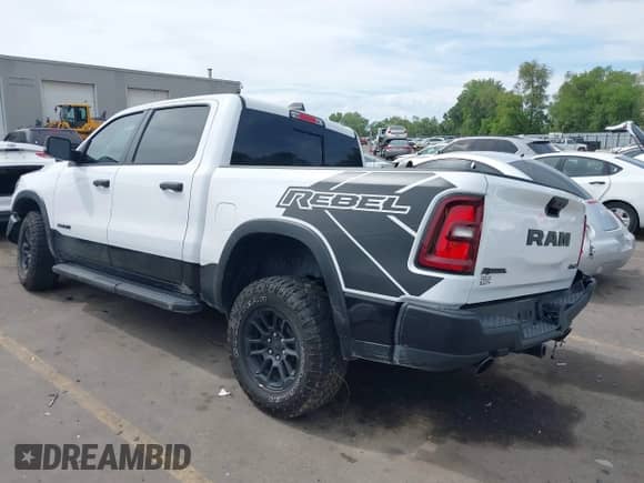 2025 Ram 1500 Rebel z VIN 1C6SRFLP9SN525209, wystawiony jako IAAI lot #42363389 z przebiegiem Nie podano mil oraz . Historia ofert i sprzedaży dostępna na DreamBid. Obrazek 3.