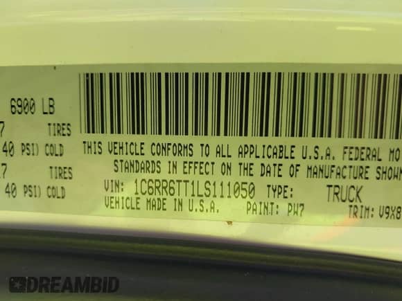 2020 Ram 1500 SLT z VIN 1C6RR6TT1LS111050, wystawiony jako IAAI lot #41465689 z przebiegiem 75 037 mil mil oraz . Historia ofert i sprzedaży dostępna na DreamBid. Obrazek 9.