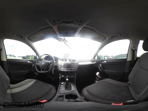 2019 Volkswagen Tiguan S с VIN 3VV1B7AX6KM047182, выставлен на аукционе IAAI как лот 42926074 с пробегом 93 990 миль миль и . История ставок и продаж доступна на DreamBid. Изображение 18.