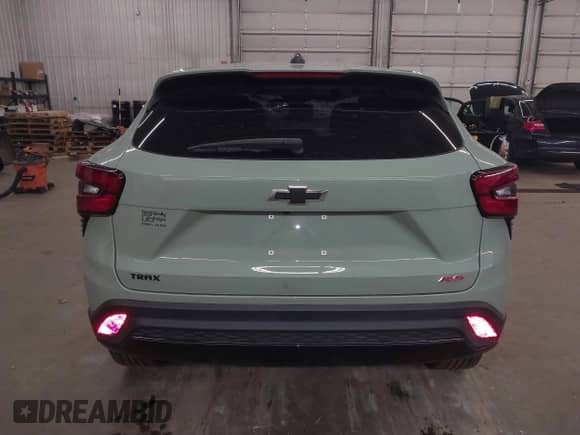 2024 Chevrolet Trax 1RS с VIN KL77LGE25RC096984, выставлен на аукционе IAAI как лот 42885758 с пробегом 11 153 миль миль и . История ставок и продаж доступна на DreamBid. Изображение 17.