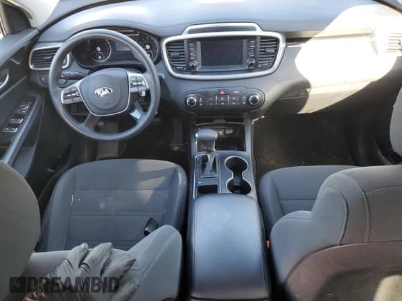 2019 Kia Sorento L с VIN 5XYPG4A36KG510408, выставлен на аукционе Copart как лот 81685235 с пробегом Не указан миль и Чистый • Clean title. История ставок и продаж доступна на DreamBid. Изображение 8.