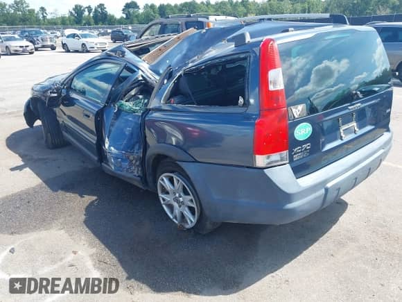 2007 Volvo XC70 with VIN YV4SZ592071286286, listed as a IAAI auction lot 42729739 with 246,441 mi miles and . Bid and sale history available at DreamBid. Image 3.