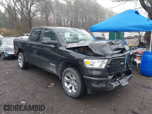 2024 Ram 1500 Big Horn z VIN 1C6RRFFG2RN129322, wystawiony jako IAAI lot #41928116 z przebiegiem 13 303 mil mil oraz . Historia ofert i sprzedaży dostępna na DreamBid. Obrazek 1.