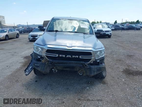 2019 Ram 1500 Big Horn z VIN 1C6SRFFT5KN814208, wystawiony jako IAAI lot #42551510 z przebiegiem 97 380 mil mil oraz . Historia ofert i sprzedaży dostępna na DreamBid. Obrazek 13.