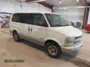 1999 Chevrolet Astro z VIN 1GNDM19W9XB138046, wystawiony jako IAAI lot #42493817 z przebiegiem 187 616 mil mil oraz . Historia ofert i sprzedaży dostępna na DreamBid. Obrazek 1.