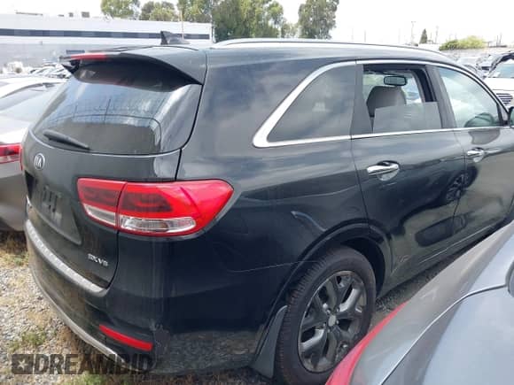 2016 Kia Sorento SXL with VIN 5XYPK4A53GG033928, listed as a IAAI auction lot 42639686 with 42,454 mi miles and . Bid and sale history available at DreamBid. Image 4.