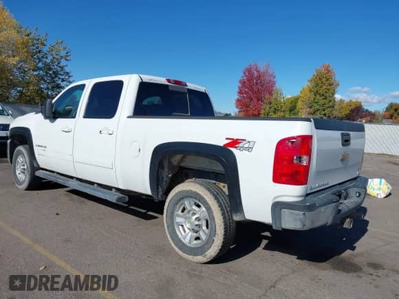 2008 Chevrolet Silverado 2500HD LTZ z VIN 1GCHK23678F150494, wystawiony jako IAAI lot #43356542 z przebiegiem Nie podano mil oraz . Historia ofert i sprzedaży dostępna na DreamBid. Obrazek 3.