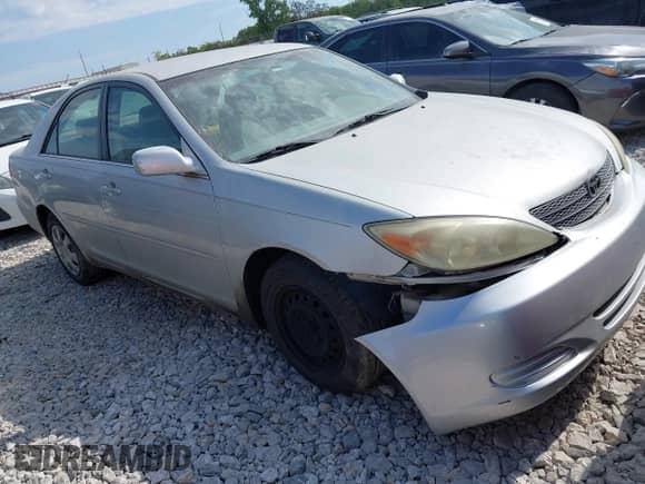 2003 Toyota Camry LE z VIN 4T1BE32K33U729306, wystawiony jako IAAI lot #43359580 z przebiegiem 185 488 mil mil oraz . Historia ofert i sprzedaży dostępna na DreamBid. Obrazek 13.