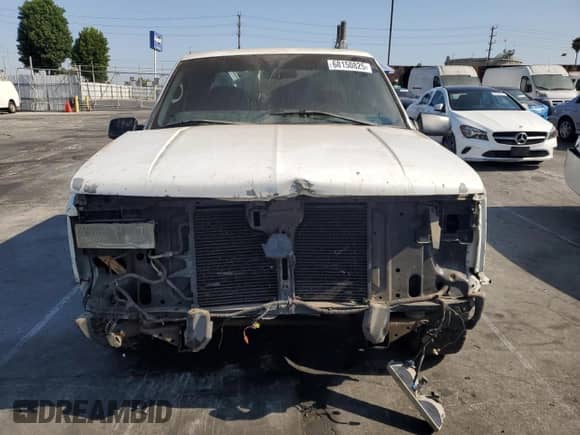1997 Chevrolet Silverado 1500 with VIN 1GCEC19WXVE273578, listed as a Copart auction lot 68150825 with 243,301 mi miles and Salvage title. Bid and sale history available at DreamBid. Image 5.