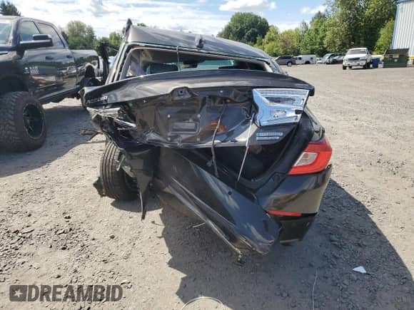 2018 Honda Accord Touring z VIN 1HGCV3F91JA014072, wystawiony jako Copart lot #68382675 z przebiegiem Nie podano mil oraz Szkoda całkowita • Salvage title. Historia ofert i sprzedaży dostępna na DreamBid. Obrazek 6.