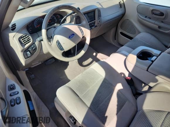 2003 Ford F-150 XL z VIN 2FTRX17L63CB07124, wystawiony jako Copart lot #86682935 z przebiegiem 101 788 mil mil oraz Szkoda całkowita • Salvage title. Historia ofert i sprzedaży dostępna na DreamBid. Obrazek 8.