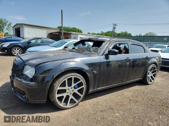 2006 Chrysler 300 C SRT-8 с VIN 2C3KA73W46H372240, выставлен на аукционе Copart как лот 61534145 с пробегом Не указан миль и Списание • Salvage title. История ставок и продаж доступна на DreamBid. Изображение 1.