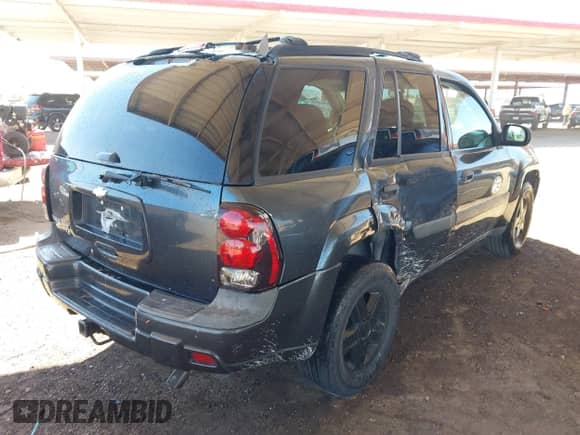 2005 Chevrolet TrailBlazer LT с VIN 1GNDS13S152116017, выставлен на аукционе IAAI как лот 43284789 с пробегом 220 632 миль миль и . История ставок и продаж доступна на DreamBid. Изображение 4.