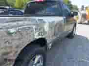 2006 Dodge 1500 ST z VIN 1D7HA16N46J157001, wystawiony jako IAAI lot #43228631 z przebiegiem 174 529 mil mil oraz . Historia ofert i sprzedaży dostępna na DreamBid. Obrazek 6.