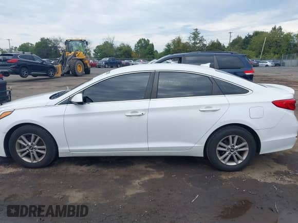 2017 Hyundai Sonata SE z VIN 5NPE24AF5HH581648, wystawiony jako IAAI lot #43288707 z przebiegiem 130 477 mil mil oraz . Historia ofert i sprzedaży dostępna na DreamBid. Obrazek 14.
