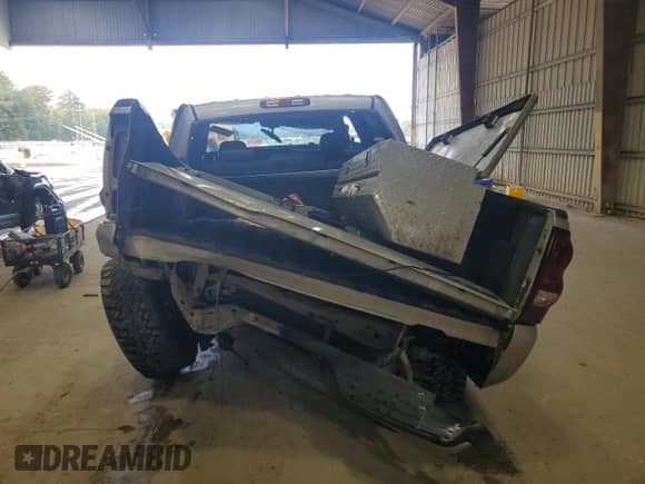 2006 Chevrolet Silverado 1500 LT3 z VIN 2GCEK13T561192377, wystawiony jako Copart lot #81331635 z przebiegiem 306 551 mil mil oraz Szkoda całkowita • Salvage title. Historia ofert i sprzedaży dostępna na DreamBid. Obrazek 6.