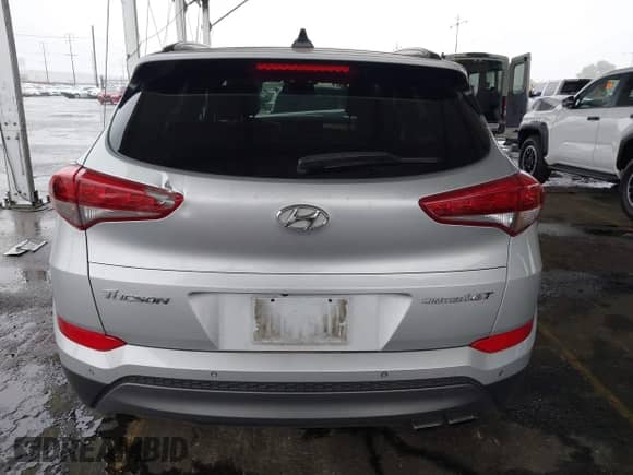 2016 Hyundai Tucson Sport z VIN KM8J33A25GU263421, wystawiony jako IAAI lot #43438255 z przebiegiem 57 939 mil mil oraz . Historia ofert i sprzedaży dostępna na DreamBid. Obrazek 16.