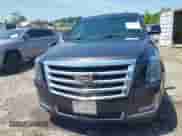 2017 Cadillac Escalade Premium Luxury z VIN 1GYS4CKJ6HR351341, wystawiony jako IAAI lot #42453288 z przebiegiem 162 798 mil mil oraz . Historia ofert i sprzedaży dostępna na DreamBid. Obrazek 12.