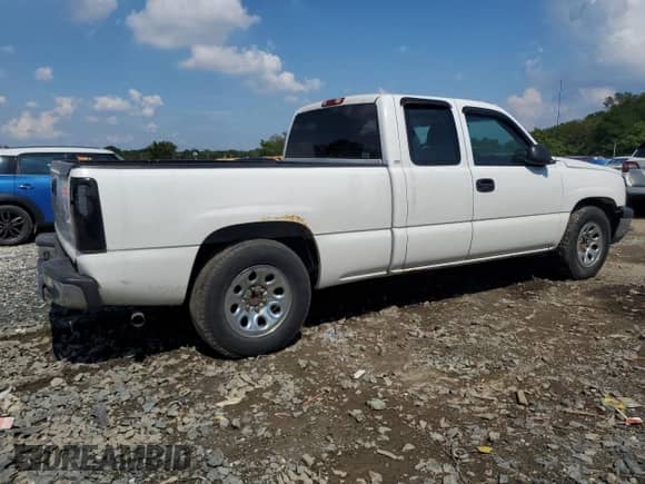 2006 Chevrolet Silverado 1500 LS with VIN 1GCEC19XX6Z276676, listed as a Copart auction lot 69102675 with 266,266 mi miles and Salvage title. Bid and sale history available at DreamBid. Image 3.