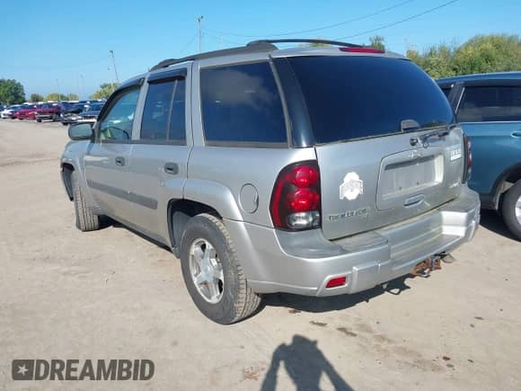 2005 Chevrolet TrailBlazer LT z VIN 1GNDT13S852324005, wystawiony jako IAAI lot #43286785 z przebiegiem 163 166 mil mil oraz . Historia ofert i sprzedaży dostępna na DreamBid. Obrazek 3.