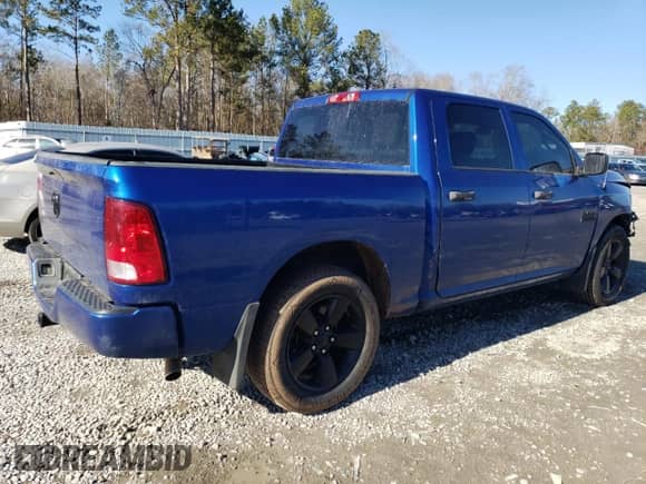 2018 Ram 1500 Tradesman z VIN 1C6RR6KG2JS285565, wystawiony jako Copart lot #42364585 z przebiegiem 72 693 mil mil oraz Szkoda całkowita • Salvage title. Historia ofert i sprzedaży dostępna na DreamBid. Obrazek 3.