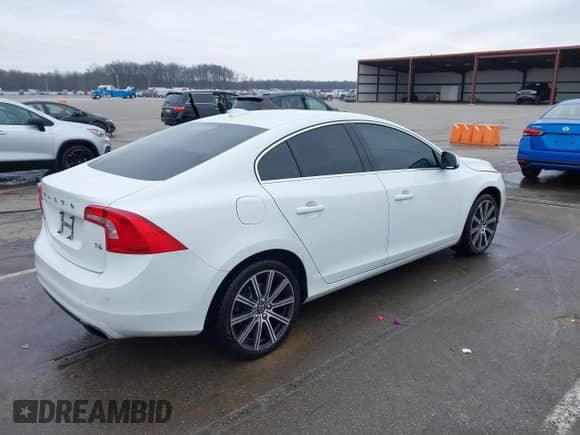 2015 Volvo S60 T6 Drive-E with VIN YV149MFK1F2366869, listed as a IAAI auction lot 41452923 with 98,005 mi miles and . Bid and sale history available at DreamBid. Image 4.