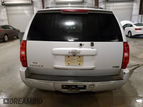 2010 Chevrolet Tahoe LTZ z VIN 1GNUKCE04AR182876, wystawiony jako Copart lot #66869495 z przebiegiem 226 218 mil mil oraz Szkoda całkowita • Salvage title. Historia ofert i sprzedaży dostępna na DreamBid. Obrazek 6.