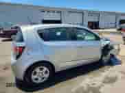 2015 Chevrolet Sonic LS с VIN 1G1JB6SG3F4113902, выставлен на аукционе Copart как лот 64448205 с пробегом 57 490 миль миль и Списание • Salvage title. История ставок и продаж доступна на DreamBid. Изображение 3.