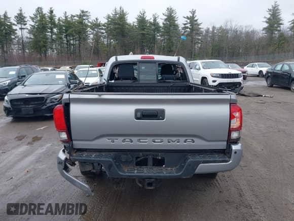 2018 Toyota Tacoma SR5 с VIN 5TFSZ5AN4JX156296, выставлен на аукционе IAAI как лот 41911608 с пробегом 105 340 миль миль и . История ставок и продаж доступна на DreamBid. Изображение 19.