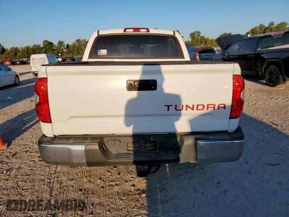 2019 Toyota Tundra SR5 с VIN 5TFEM5F1XKX137500, выставлен на аукционе Copart как лот 85751375 с пробегом 158 655 миль миль и Списание • Salvage title. История ставок и продаж доступна на DreamBid. Изображение 6.