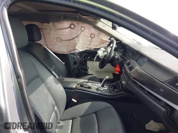 2012 BMW 5 Series 528i xDrive с VIN WBAXH5C51CDW08390, выставлен на аукционе IAAI как лот 43053012 с пробегом Не указан миль и . История ставок и продаж доступна на DreamBid. Изображение 5.