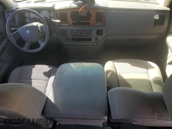 2006 Dodge 1500 SLT z VIN 1D7HU18276S608863, wystawiony jako Copart lot #85594065 z przebiegiem 240 519 mil mil oraz Szkoda całkowita • Salvage title. Historia ofert i sprzedaży dostępna na DreamBid. Obrazek 8.