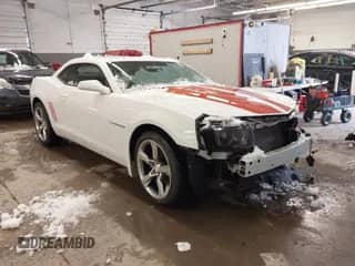 2013 Chevrolet Camaro LT z VIN 2G1FG1E39D9108569, wystawiony jako IAAI lot #41476744 z przebiegiem 52 605 mil mil oraz . Historia ofert i sprzedaży dostępna na DreamBid. Obrazek 1.