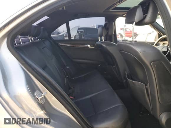 2010 Mercedes-Benz C 300 Sport z VIN WDDGF8BB2AF450831, wystawiony jako Copart lot #89822595 z przebiegiem Nie podano mil oraz Czysty tytuł • Clean title. Historia ofert i sprzedaży dostępna na DreamBid. Obrazek 10.