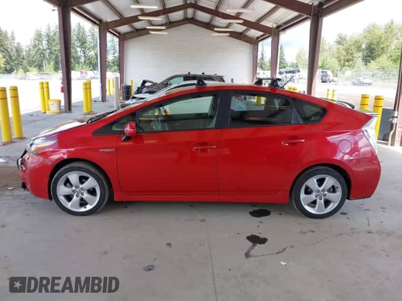 2014 Toyota Prius Four z VIN JTDKN3DU0E1770807, wystawiony jako IAAI lot #42154046 z przebiegiem 149 787 mil mil oraz . Historia ofert i sprzedaży dostępna na DreamBid. Obrazek 14.