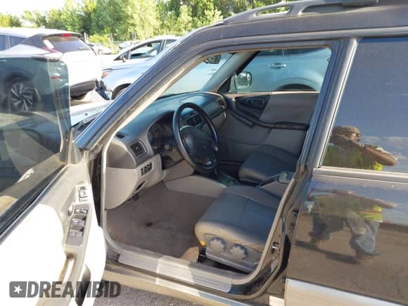 1999 Subaru Forester S with VIN JF1SF6552XH736647, listed as a IAAI auction lot 42565079 with 215,244 mi miles and . Bid and sale history available at DreamBid. Image 5.